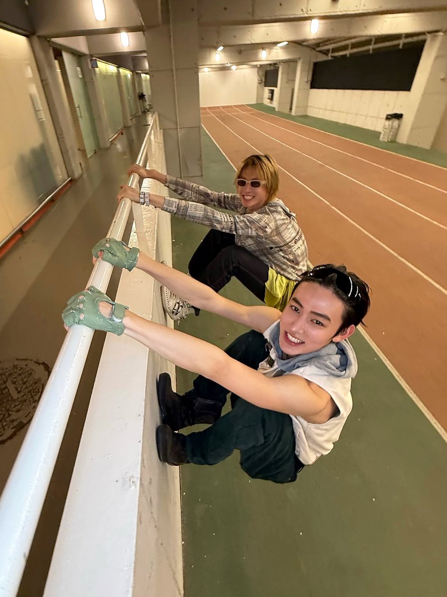 juhnnnn__'s tweet photo. #au #cortis | universitarios? Bv
donde Martin y Jju estan en la espera de sus resultados para la universidad y tmb ni un dia en la uni y ya se quieren dar de baja osii 🤓🖍
#aucortis https://t.co/UMPNDoWz5I