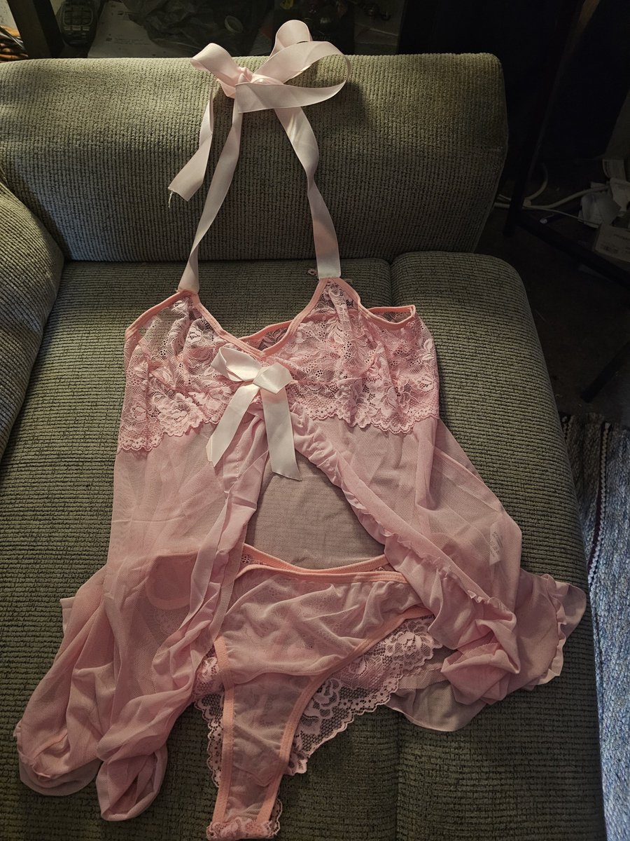 Lynnea_07's tweet photo. I got some sexy new outfits! Who gets to see it on me first, you or my husband?! https://t.co/PaHOpMsgbc