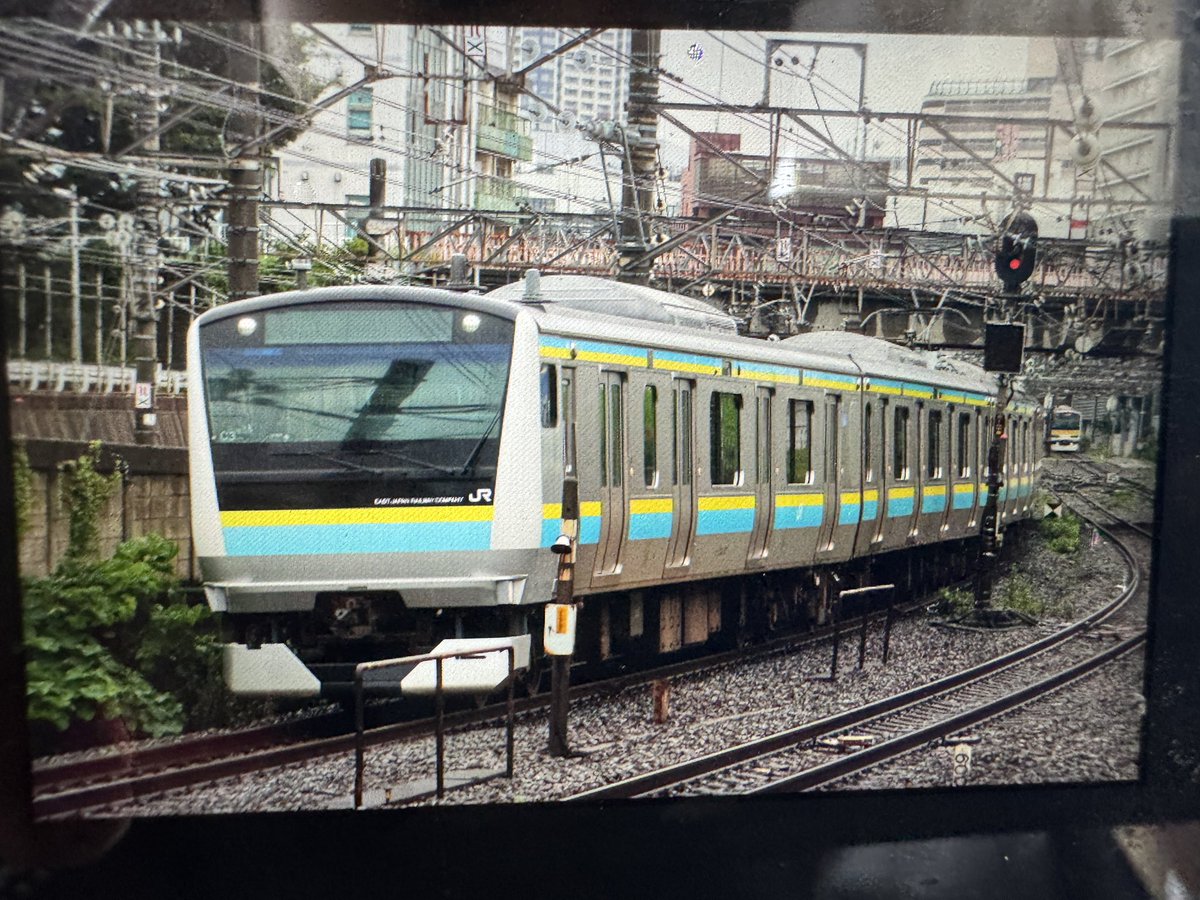 mari20921's tweet photo. 千葉の新世代が千葉駅を30秒差で発車
並走までもう少しでした https://t.co/77UFl2PlyX
