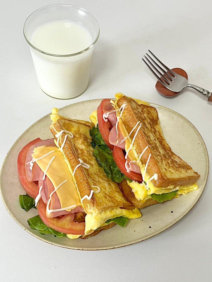corag554956's tweet photo. [Homemade vegetable u0026 egg sandwich + a cup of warm oat milk = cozy morning fuel to kick off the workday ]， https://t.co/8Wx3GzINnQ