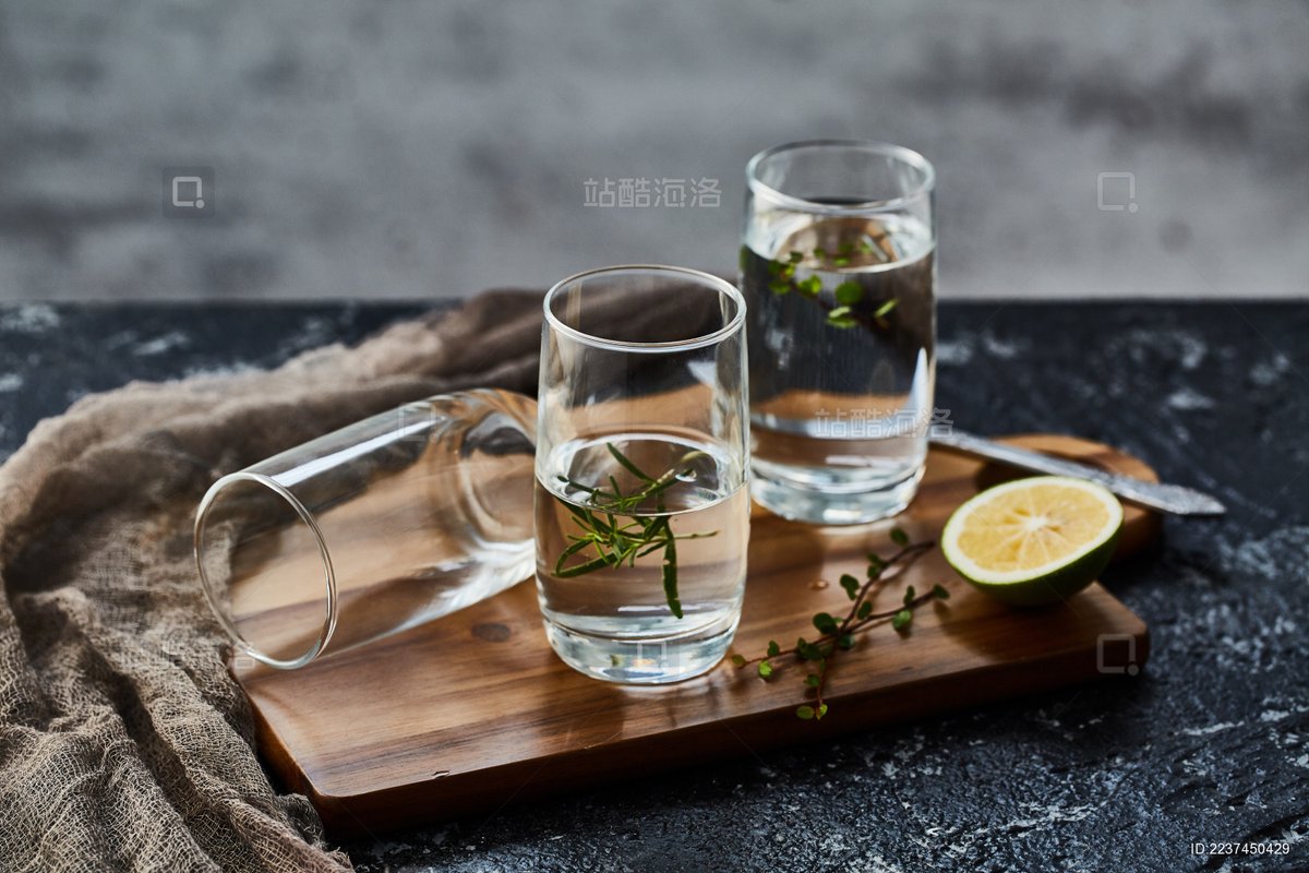 aquak110723's tweet photo. Staying hydrated is key for energy u0026 focus! Aim for 8 cups of water daily—skip sugary drinks, grab a bottle to track your intake  #HealthTips， https://t.co/Z0HGQtq0JZ