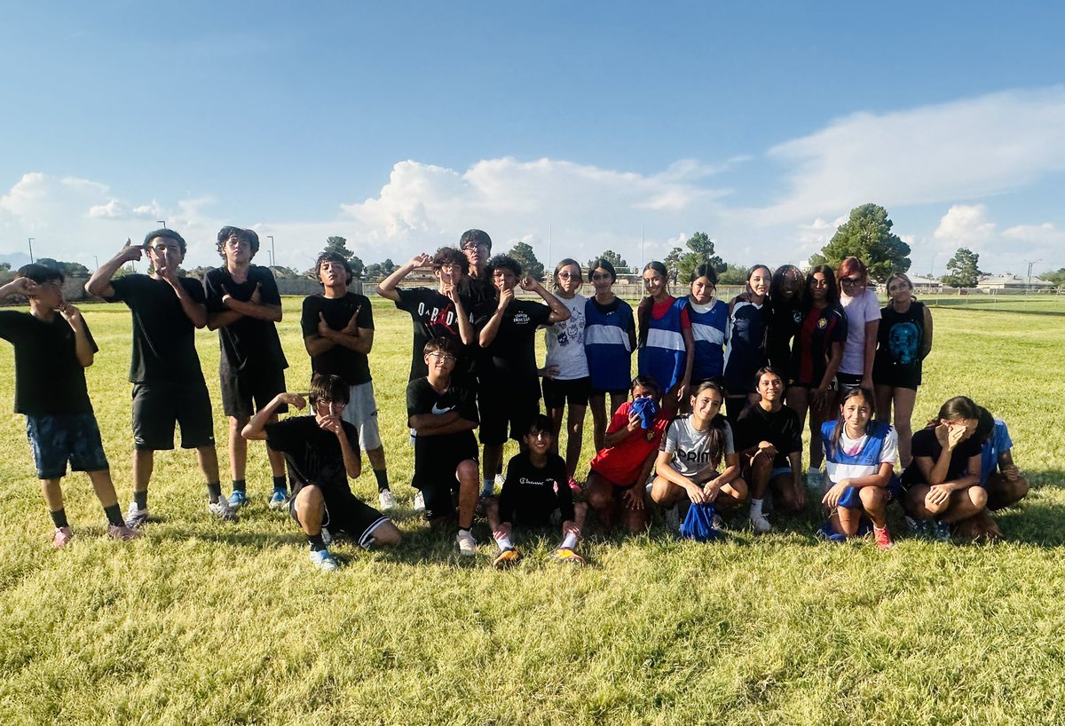 VVicencio_CMS's tweet photo. Bringing both teams together today to push the limits and elevate the standard! 🩶🤠💙⚽️
#ClarkeSoccer #StrongerTogether 
@A_Espinoza_CMS 
@CMSAthletic @FJordan_CMS @WalterEClarkeMS https://t.co/Q6mR7mTj5m