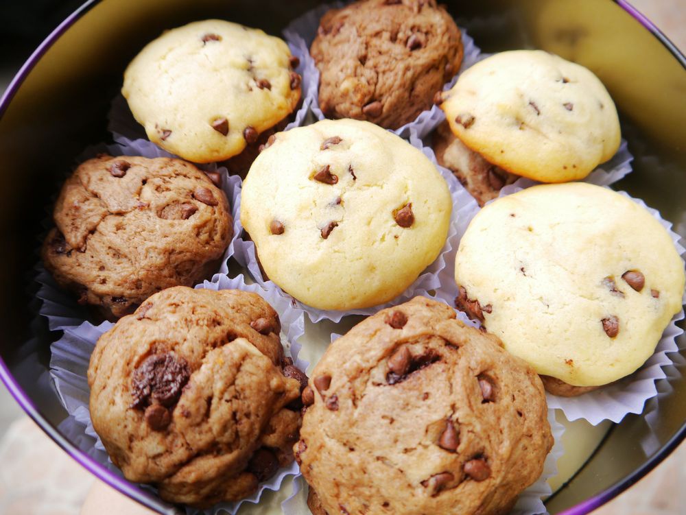 happn099530's tweet photo. Just pulled my warm, crumbly chocolate chip cookies out of the oven! The aroma is insane and the edges are perfectly golden—baking small Sunday wins hit different. https://t.co/VPlrSoIK2Z