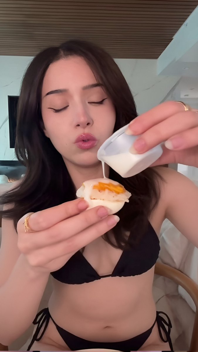 sayury2's tweet photo. Pokimane... 👀 #pokimane #twitch
🔗 FREE AI Tool In Bio https://t.co/ZyAwsDq0CM
