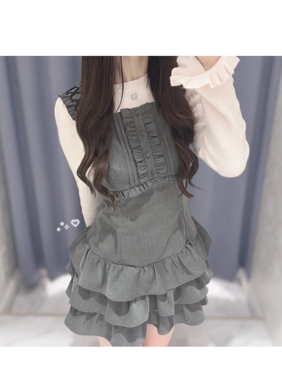 evelyn_tokyo's tweet photo. 渋谷店🤍

𝐩𝐢𝐜𝐤-𝐮𝐩 𝐢𝐭𝐞𝐦 ೀ

 #ロゴチャーム袖フリルニット
price ♡ ￥11,000
color ♡ BR / BK

＃レースアップリボンティアードキャミワンピース
price ♡ ¥10,800
color ♡ CH / CK

肩のレースアップやティアードのスカートが可愛いワンピース🎀

中のインナー次第で長い期間着ていただけるアイテムです💕

ぜひお試しください🌟