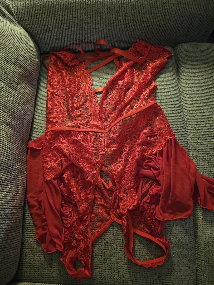 Lynnea_07's tweet photo. I got some sexy new outfits! Who gets to see it on me first, you or my husband?! https://t.co/PaHOpMsgbc