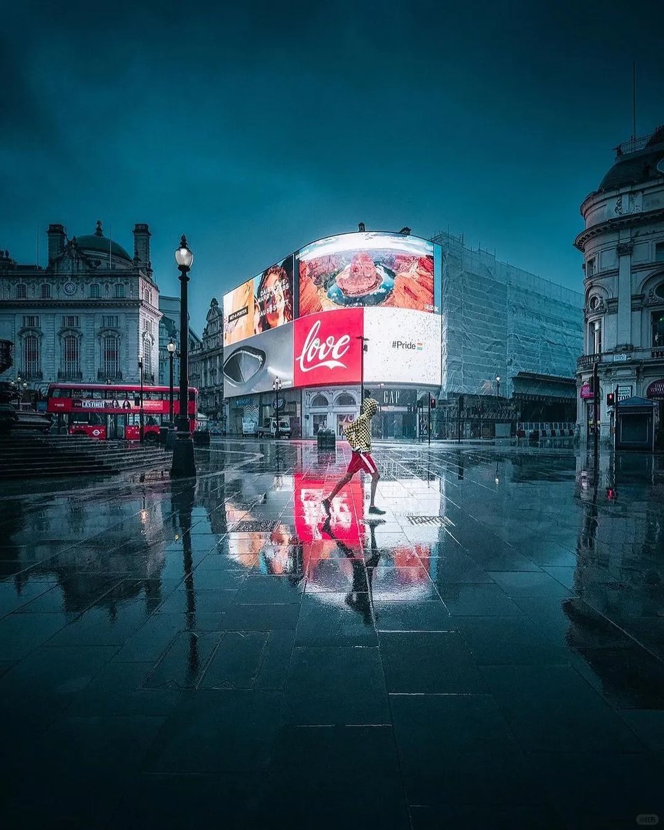 loveb070000's tweet photo. [Urban street morning vibes: pedestrians in trendy fits, a neon sign flickering at the corner—small moments that make the city feel alive ]， https://t.co/OGw4PY295x