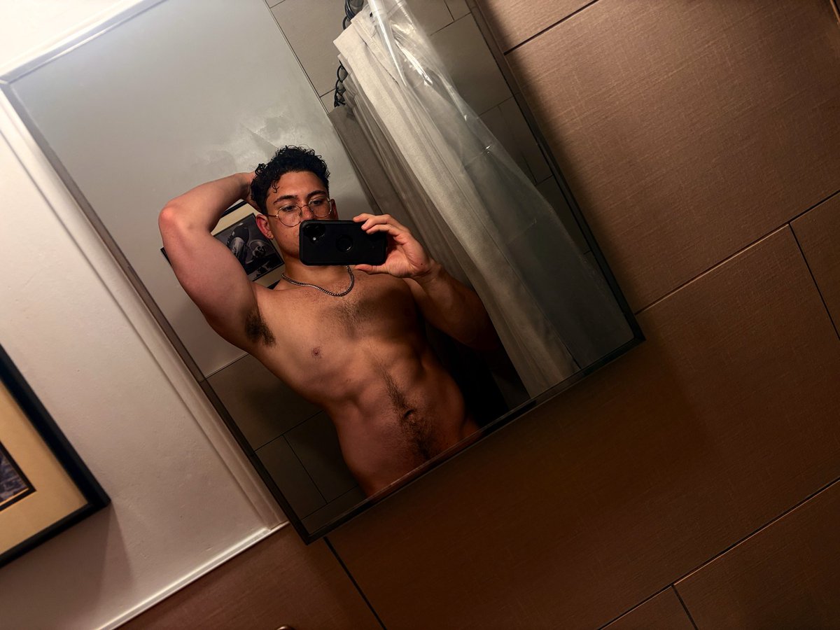 AndrewBrideOf0's tweet photo. Abs killed me today, atleast the torture was worth it it today hopefully you guys agree 😛
#gay #gayman #gym https://t.co/DbtMjnloIv