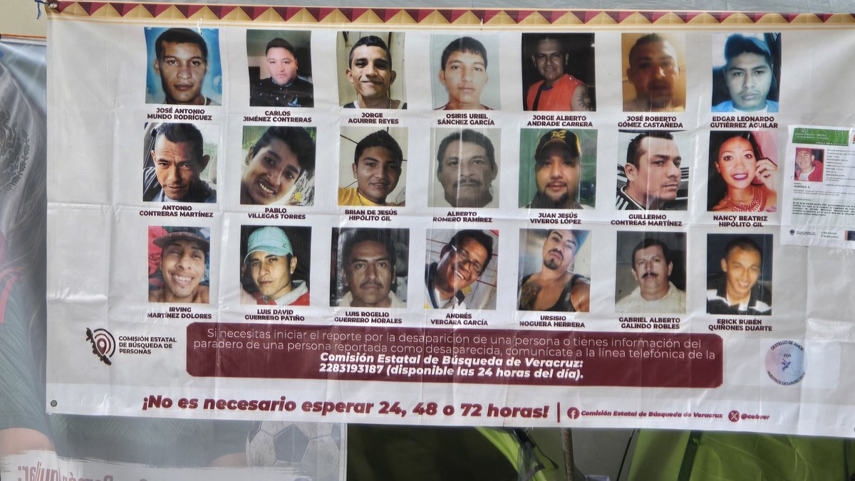 moni_calles's tweet photo. 💔Así es, estimado Simón @hele_simon. Fue doloroso atestiguar ayer esa indignante contradicción: mientras la institución @FGRMexico desperdicia tiempo y recursos en perseguir y criminalizar a una abogada por defender derechos y ser crítica, en las puertas de esa misma @FGRMexico los familiares de personas desaparecidas gritaban de manera desgarradora exigiendo justicia y ser escuchados.

#HastaEncontrarlos
#DesaparecidosMx
#JusticiaParaLasVictimas