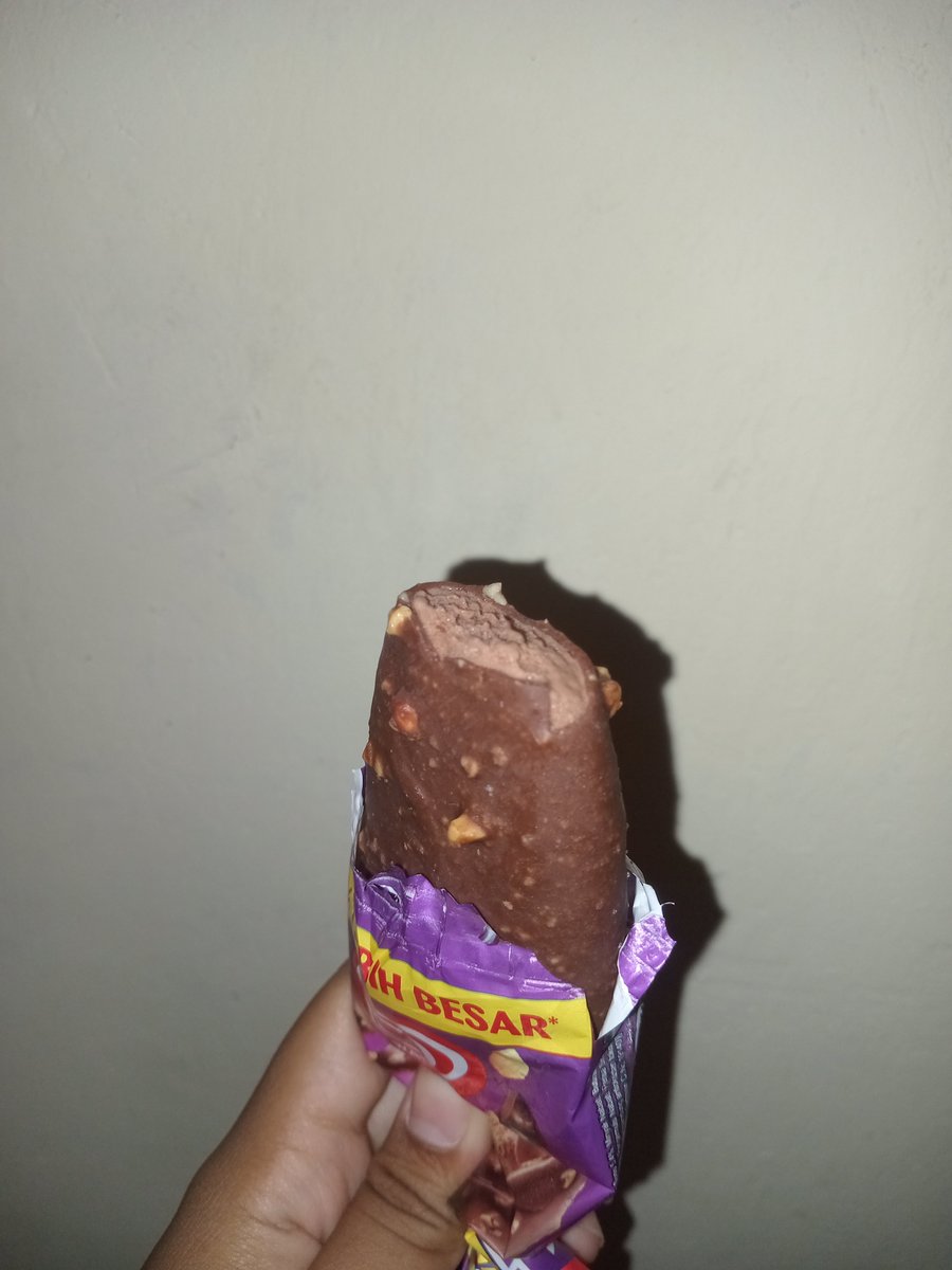 wolfbitieee__'s tweet photo. makasih ya buk, udah mau nemenin interview di tempat jauh dan panas panas hari ini hehe, makasih juga buat es krim nya, sayang ibuk 💗💗 ♾️ https://t.co/oe7aOPbiCy