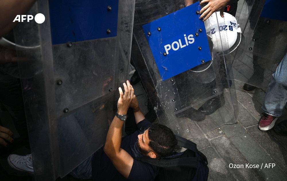 AFP's tweet photo. Police detain dozens protesting against a nationwide LGBTQ crackdown in Turkey.

Before the protesters, who unfurled a banner reading "Being LGBTQ is not a crime", could issue a statement, police detained them, AFP journalists said.

President Erdogan has called LGBTQ "a deviant movement" of "perverts"

https://t.co/jx8MH9Rvmj
