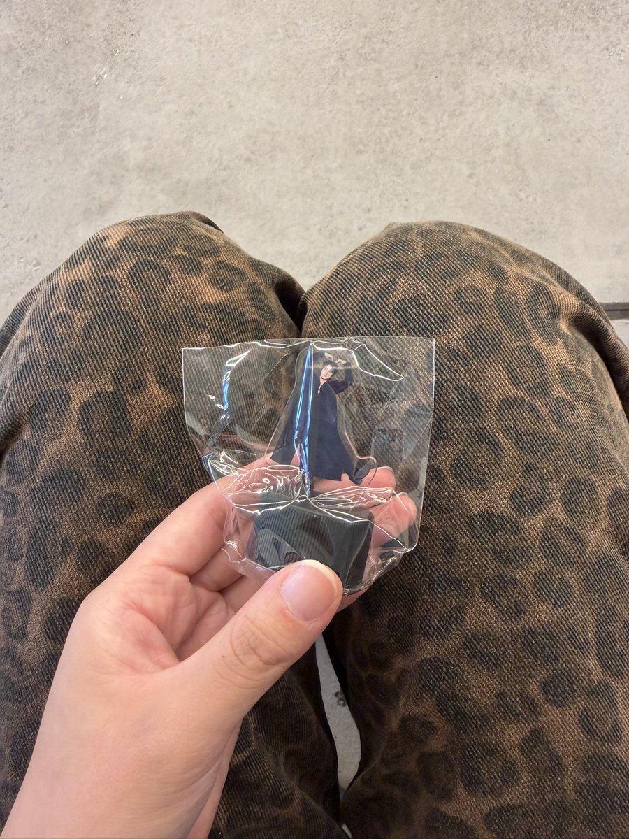 _10130830's tweet photo. @neko_ini_bmsg 表記紛らわしくて申し訳ございません。キャップアクリルスタンド西所持しておりますが、顔との交換可能でしょうか？ https://t.co/CoY3lOODBZ