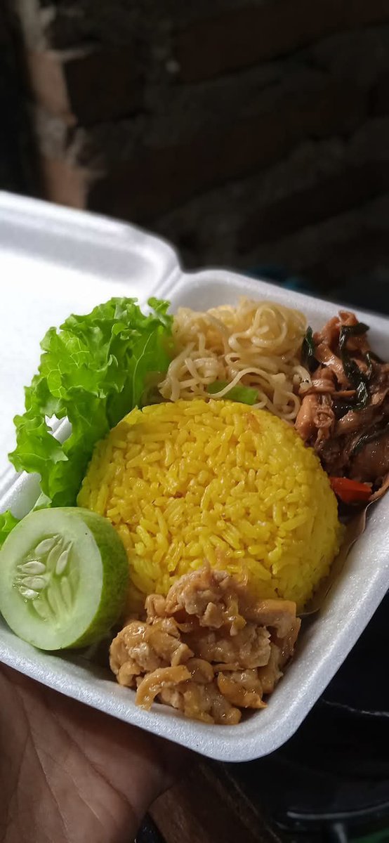wonu__wife__'s tweet photo. Haiii moots bantu RT & like ya. 

Aku single mom yang lagi cari tambahan uang karena bocil ku yg nomor 2 lagi sakit dan butuh uang untuk beli obat2an & suntik nya. 

Aku open PO nasi Jumat berkah. Bisa di titipin ke masjid, di bagiin ke panti atau ke homeless. Harga nya mulai dari 10rb. Mungkin ada yang berkenan order bisa DM aku ya. Yang dom semarang dan mau krm ke rumah / kantor juga bisa. 

Terima kasih.