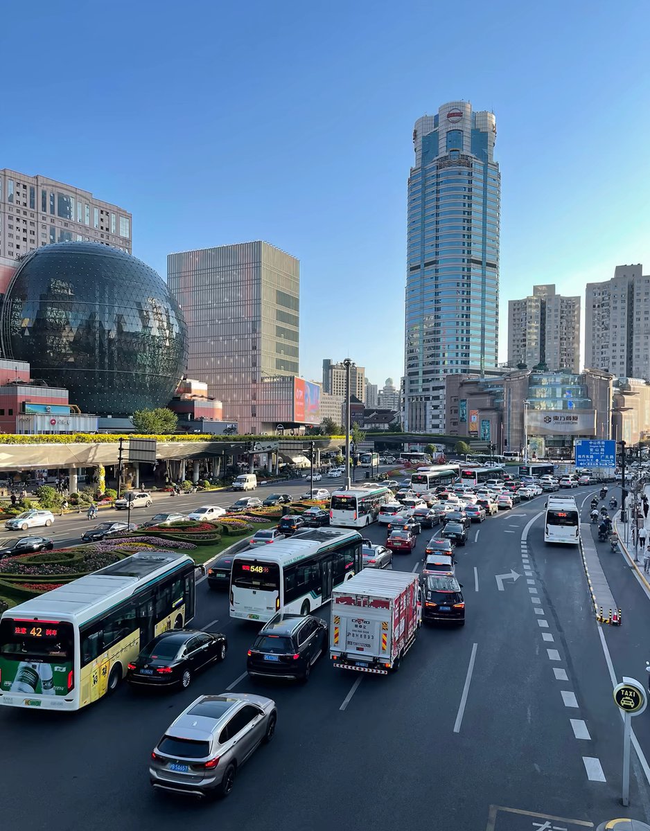 visij294651's tweet photo. Just hopped off the morning train in Shanghai! The sun’s shining, and the city’s waking up—gonna grab a local breakfast bun before heading to the office. What’s your morning vibe today https://t.co/jlo9QZX7Sp
