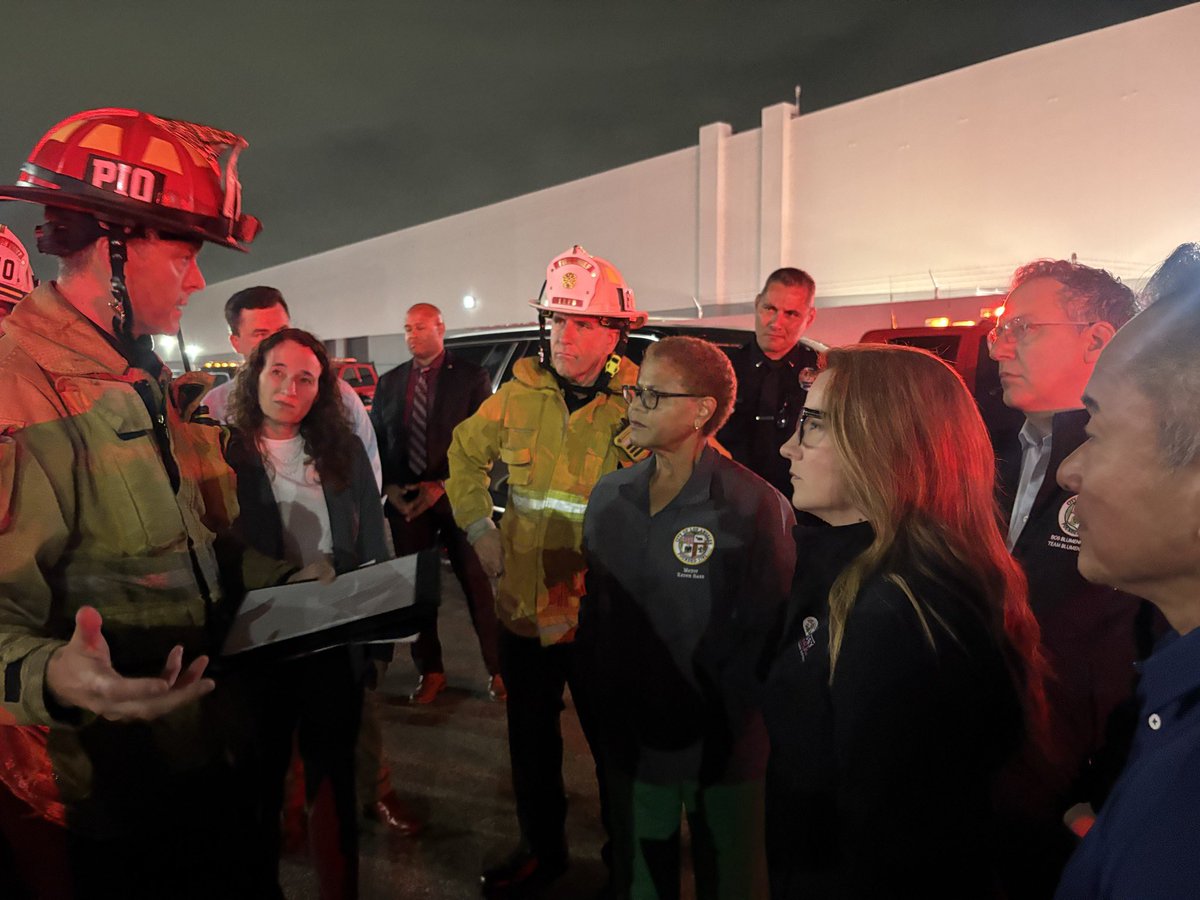 MayorOfLA's tweet photo. I’m on scene in Chatsworth receiving updates from LAFD and our public safety officials. I’m grateful to the first responders working through an incredibly difficult situation tonight. My thoughts are with everyone impacted by these tragedies, including the entire NBC4 family. https://t.co/Glulz5XRz8