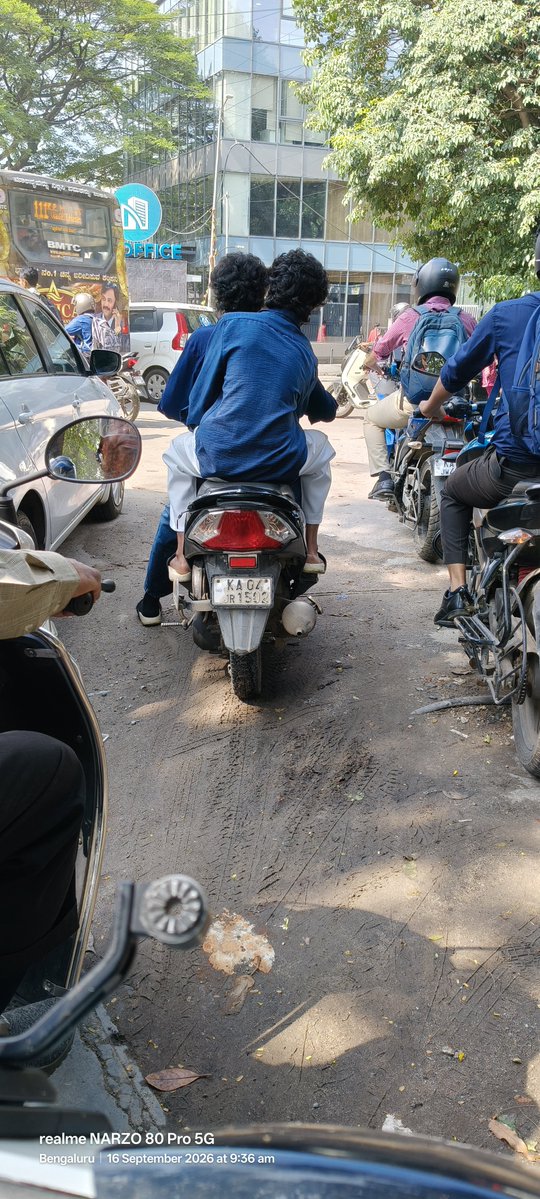 karthickngilly's tweet photo. @blrcitytraffic @BlrCityPoli This bike rider was driving rashly and riding without a helmet. I have photo proof. Please check and take necessary action Thanks.
📍 Location: [Queens road signal Bangalore] 📅 Date: [16-9-2026] ⏰ Time: [9:36 am] 🏍️ Vehicle No.: [KA-04- JR 1502 ] https://t.co/XVsi6jLFnX