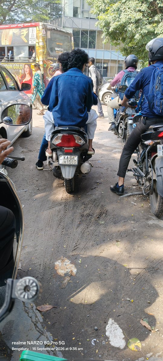 karthickngilly's tweet photo. @blrcitytraffic @BlrCityPoli This bike rider was driving rashly and riding without a helmet. I have photo proof. Please check and take necessary action Thanks.
📍 Location: [Queens road signal Bangalore] 📅 Date: [16-9-2026] ⏰ Time: [9:36 am] 🏍️ Vehicle No.: [KA-04- JR 1502 ] https://t.co/XVsi6jLFnX