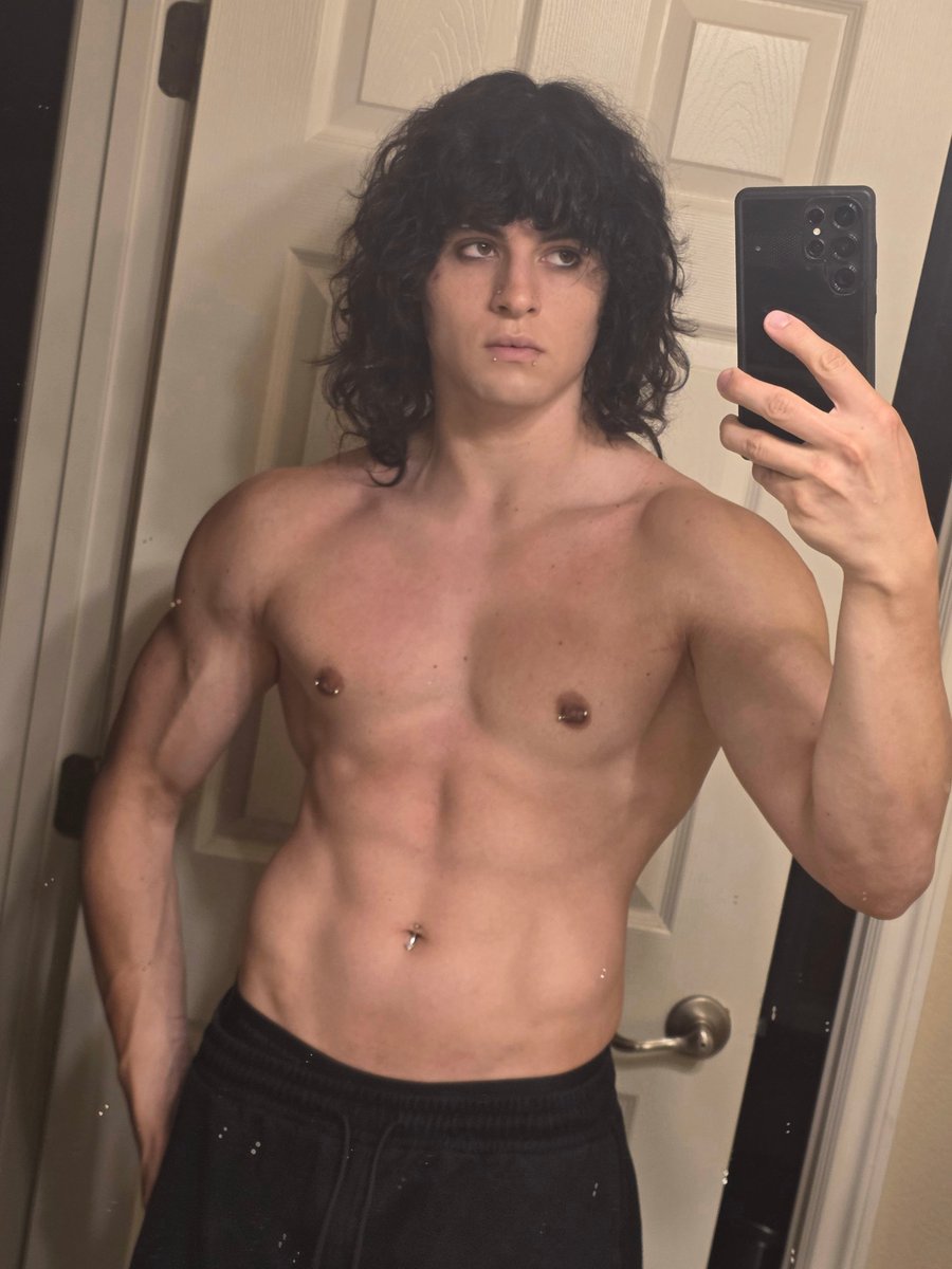 Lispy_Dipshit's tweet photo. mogs you regardless of my gender https://t.co/oXER4msLEI