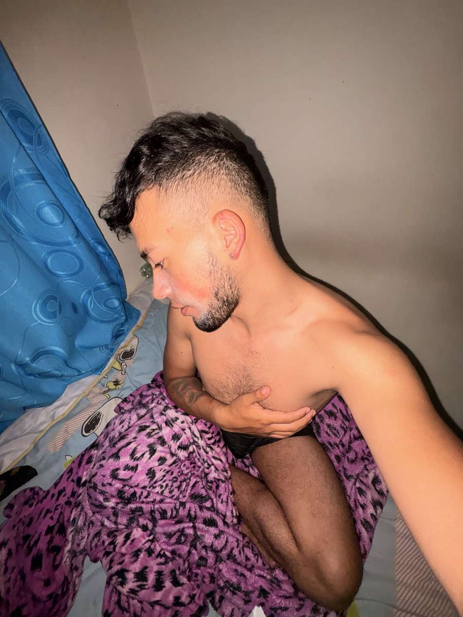 Santiggs0's tweet photo. A mimir conmigo? 😏 https://t.co/VtvVDVAHH7