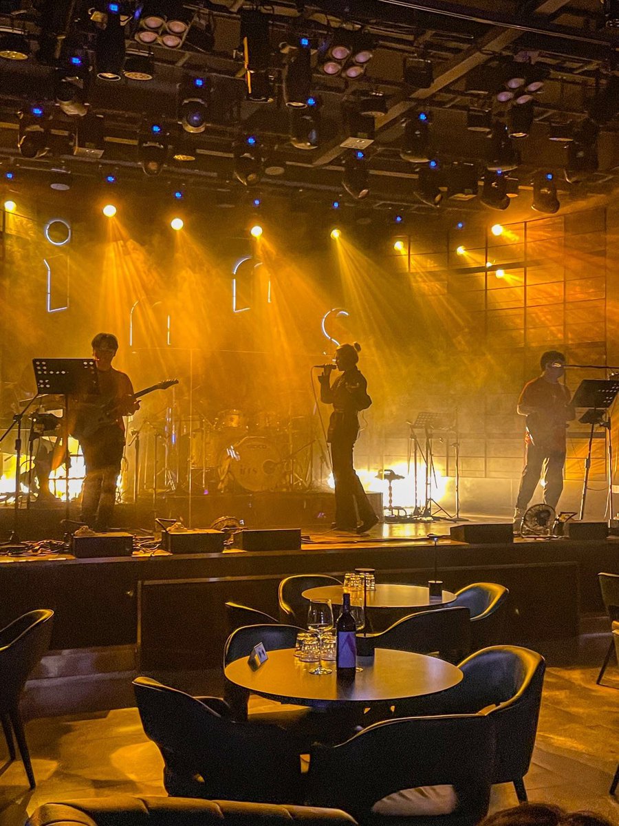 adfax786165's tweet photo. Tonight’s indie band set at the downtown theater was pure magic— vocals hit just right, energy nonstop, already counting days till their next show! https://t.co/0Ns5QAn6Po