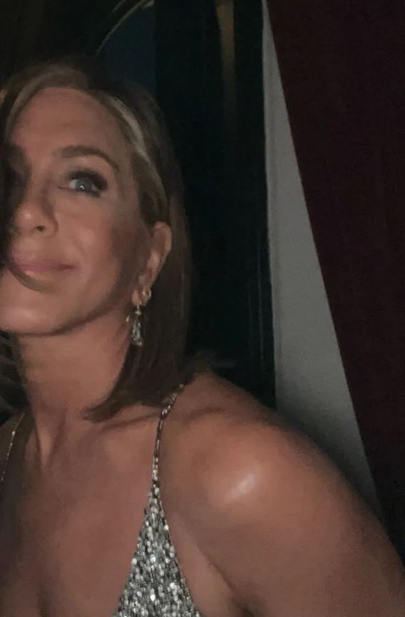 JenniferAn5vb's tweet photo. There’s something beautiful about being loved by someone who knows your flaws, understands your silence, and still chooses you every day. ❤️
Would you rather be deeply understood or passionately desired?
#jenniferaniston https://t.co/k26gVpJI2Y
