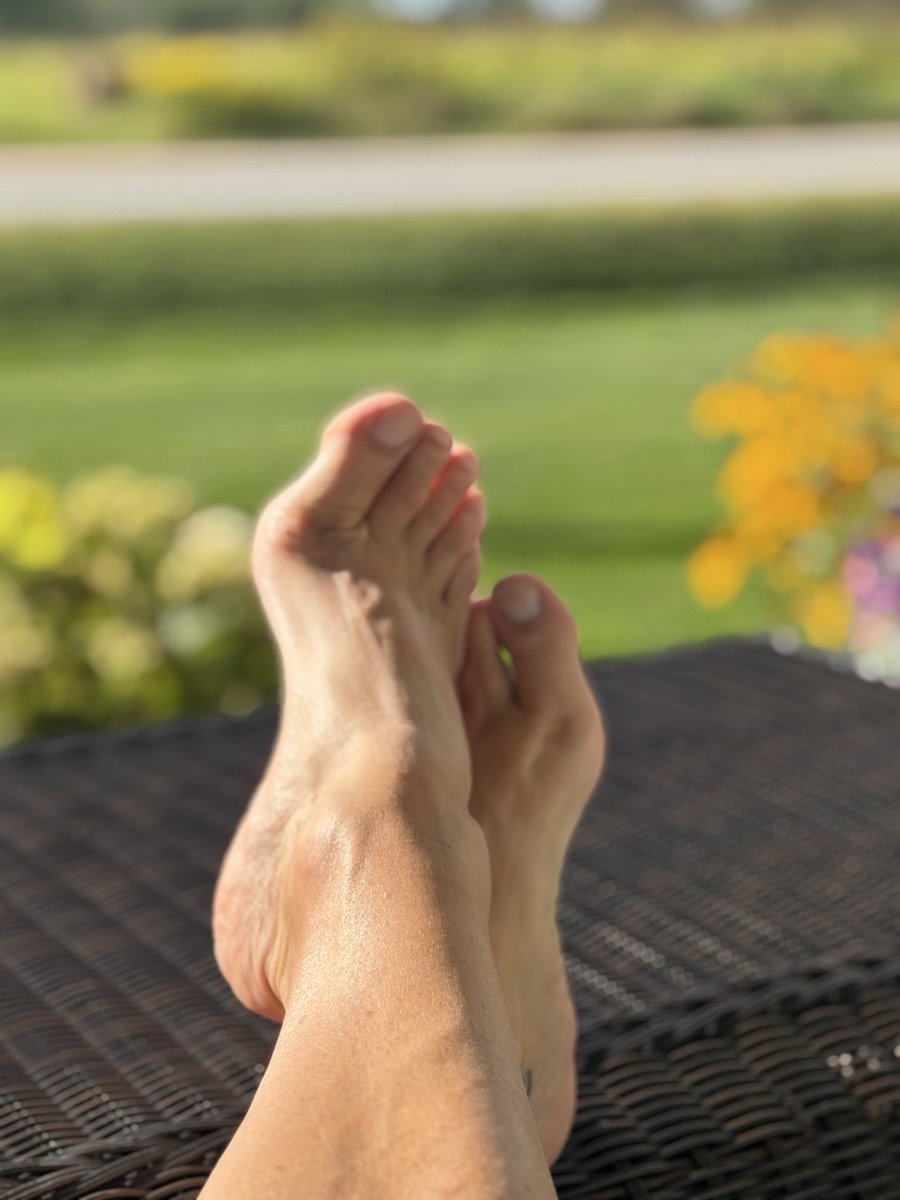 Happyfootgurl's tweet photo. Cum mow my lawn! https://t.co/EQwEURRpzv
