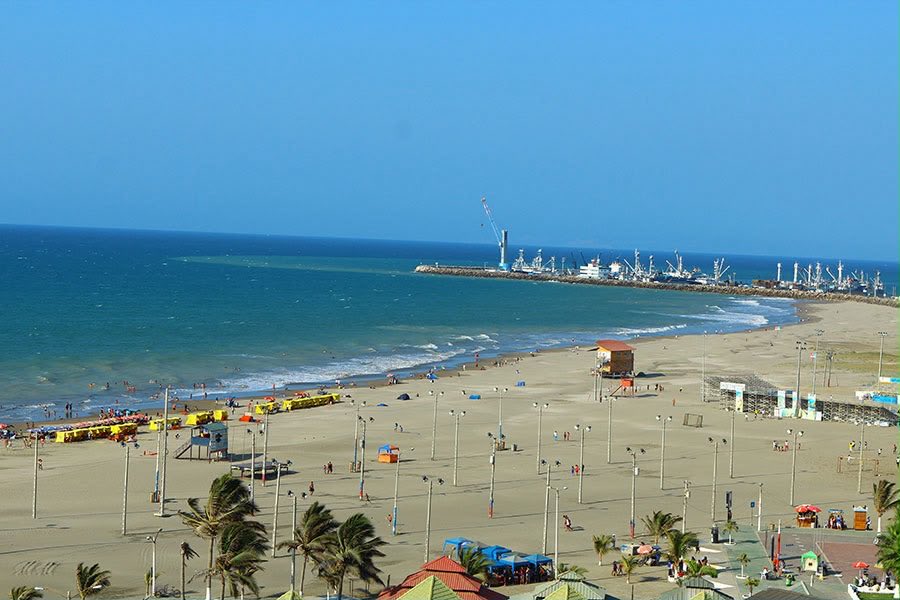 Caritosandovale's tweet photo. A MANTA no se le está preguntando: ¡SE LE ESTÁ INFORMANDO!
Van a levantar Patio 600 —un patio para autos importados— sobre 3 hectáreas de la playa El Murciélago. Todo esto con permisos express que no contemplan el impacto ambiental, te lo cuento🧵 https://t.co/r0jGJmbkrx