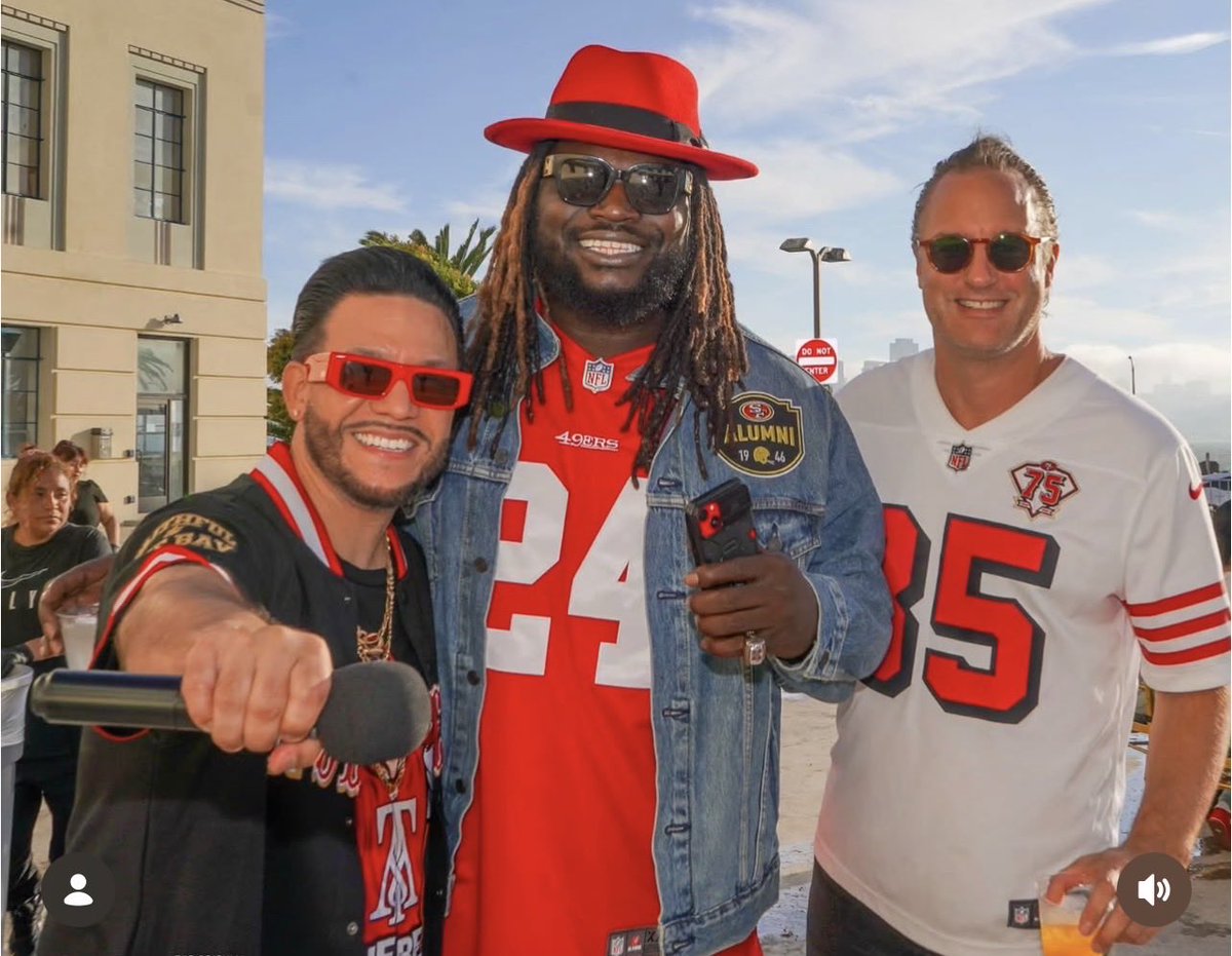 Boobie24Dixon's tweet photo. It’s Going Down this weekend at Santa Clara Hilton on Gameday 9/20 😃🔥🙌🏿💯 49er Faithful I need yall there if you rock with Boobie D,I will be handing out a hand signed autograph picture to every person that signs up for the new Niner Chat,Let’s Go 🗣️🔥💪🏿
https://t.co/XYFhNh3TLZ https://t.co/xaRDOzUFAt