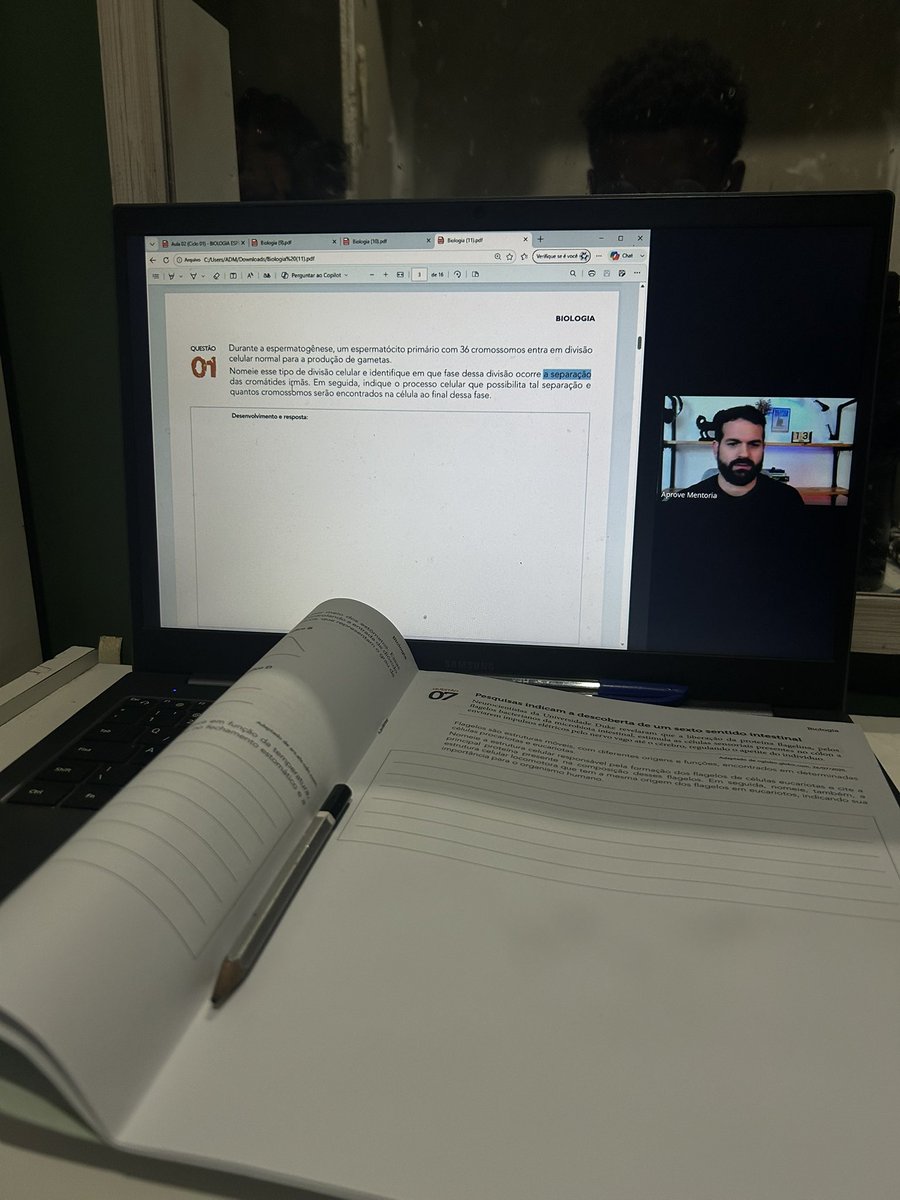 UBlasthe's tweet photo. Estudando para ano que vem, já que o med não veio. https://t.co/NF6G2eU2Cd