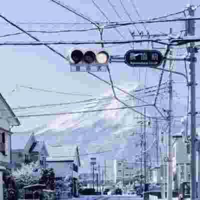 DupontJadalee's tweet photo. 映画の終わりの余韻が、現実の日常にまで滲み出してくる瞬間がある。虚構が真実を照らす。   🌻 🚩 🚀 https://t.co/ozI5EyVs2T