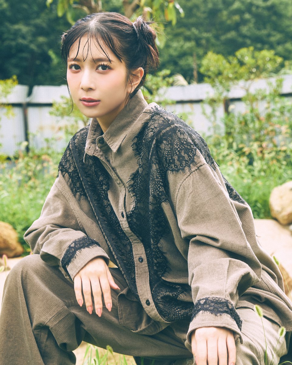 earth_1999's tweet photo. JUST AS I AM
ありのままの私で

earth music&amp;ecologyの秋冬ビジュアルに
井上玲音さんが登場！
全15コーディネートの
特設ページも本日公開！
＃earthmusicandecology #アースミュージックアンドエコロジー ＃井上玲音 https://t.co/aiUcKJiGd1