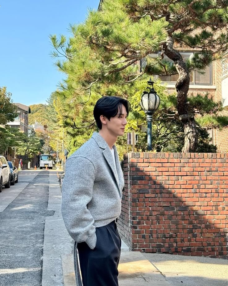 yu_yeonseok's tweet photo. Perfect day to step outside and catch some autumn sunshine. 

Good morning mutuals. https://t.co/dyqfOHtPPQ