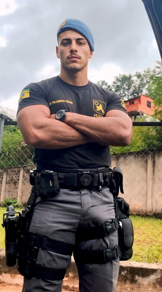 Rodripolicialmt's tweet photo. Vamo de marcha?🦅

#fypシ゚ #trend #policia https://t.co/eP0GMOk53N