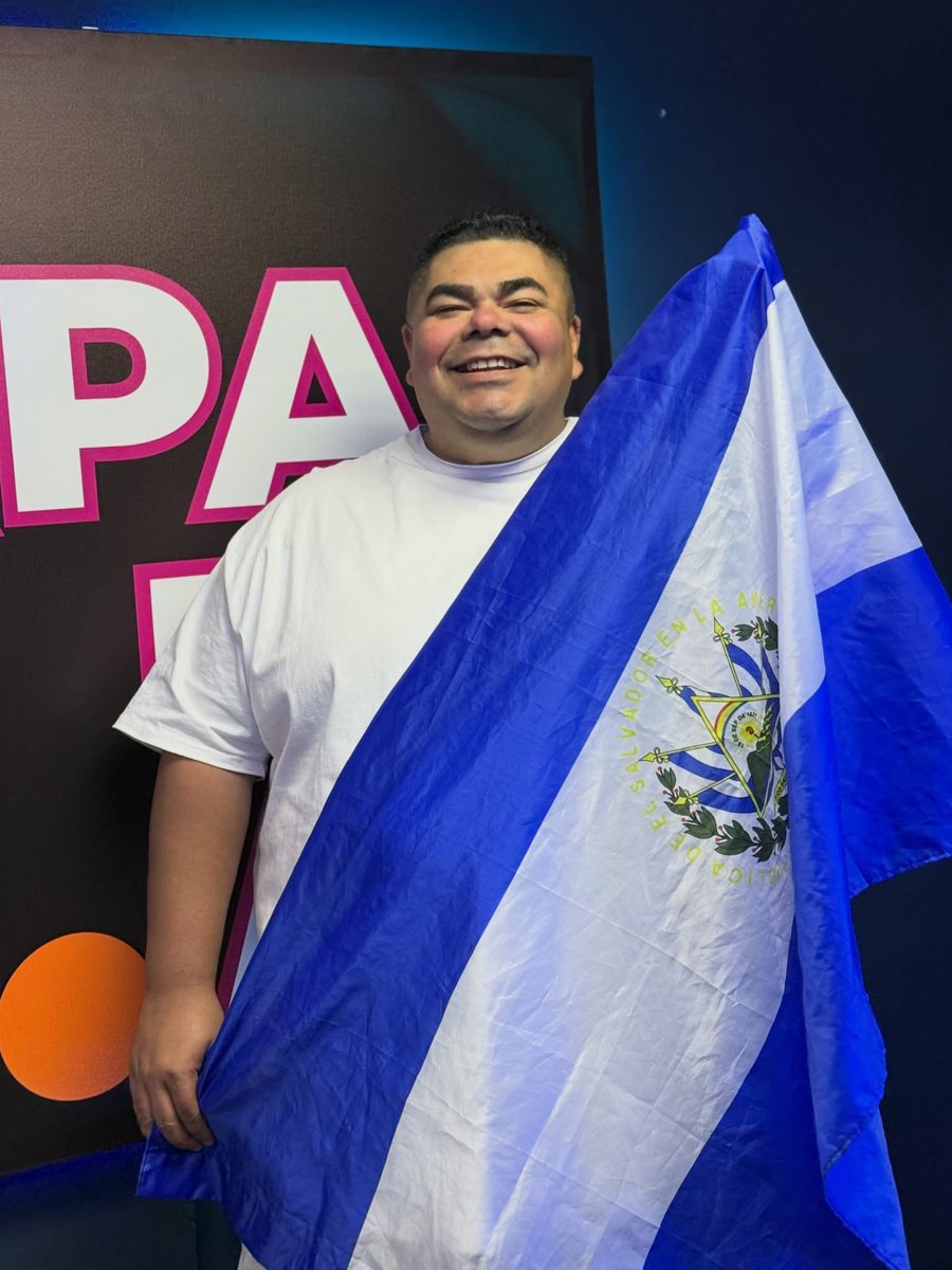 djmingo7's tweet photo. Feliz 15 de septiembre🇸🇻💙. https://t.co/Qc9p5nvmZl