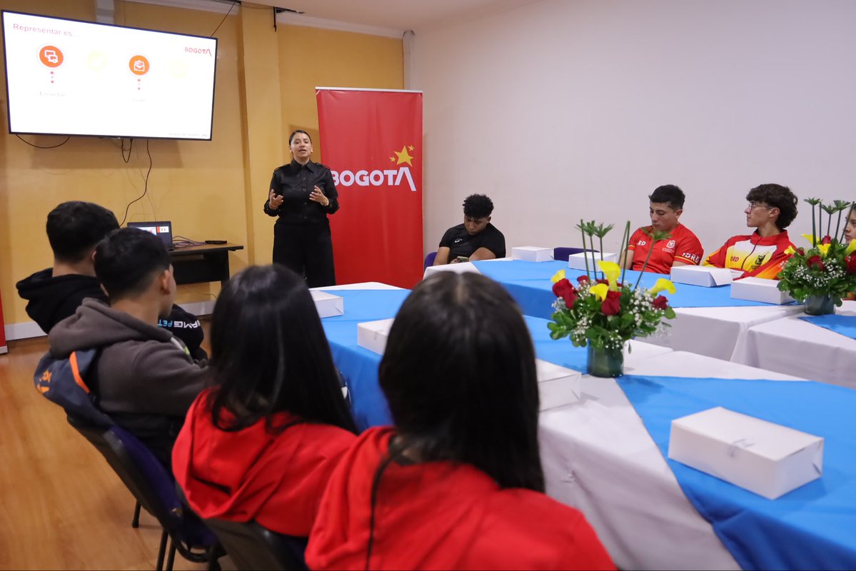danielgarciacg's tweet photo. En el @IDRD fortalecemos la participación democrática del Equipo Bogotá. Tras la votación del 3 y 4 de septiembre, formalizamos la posesión y acreditación de sus representantes para el periodo 2026-2028.

Con esta elección, Andrea Yurany González, representante principal del sector olímpico; Carlos Alberto Ramírez, suplente; Ángel Felipe Sierra, representante principal del sector paralímpico; y Juana Gisell Salas, suplente, llevarán la voz de deportistas y paradeportistas a los espacios de gobernanza del Instituto.

En @Bogota seguimos fortaleciendo espacios de participación y diálogo para construir, entre todos, un deporte con mayor representación.