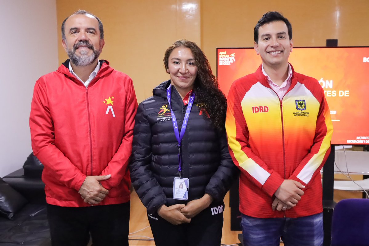 danielgarciacg's tweet photo. En el @IDRD fortalecemos la participación democrática del Equipo Bogotá. Tras la votación del 3 y 4 de septiembre, formalizamos la posesión y acreditación de sus representantes para el periodo 2026-2028.

Con esta elección, Andrea Yurany González, representante principal del sector olímpico; Carlos Alberto Ramírez, suplente; Ángel Felipe Sierra, representante principal del sector paralímpico; y Juana Gisell Salas, suplente, llevarán la voz de deportistas y paradeportistas a los espacios de gobernanza del Instituto.

En @Bogota seguimos fortaleciendo espacios de participación y diálogo para construir, entre todos, un deporte con mayor representación.