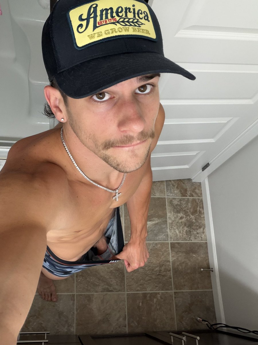 derkslurp15's tweet photo. do you like my morning outfit? 🤓 https://t.co/CFyRJr8L24