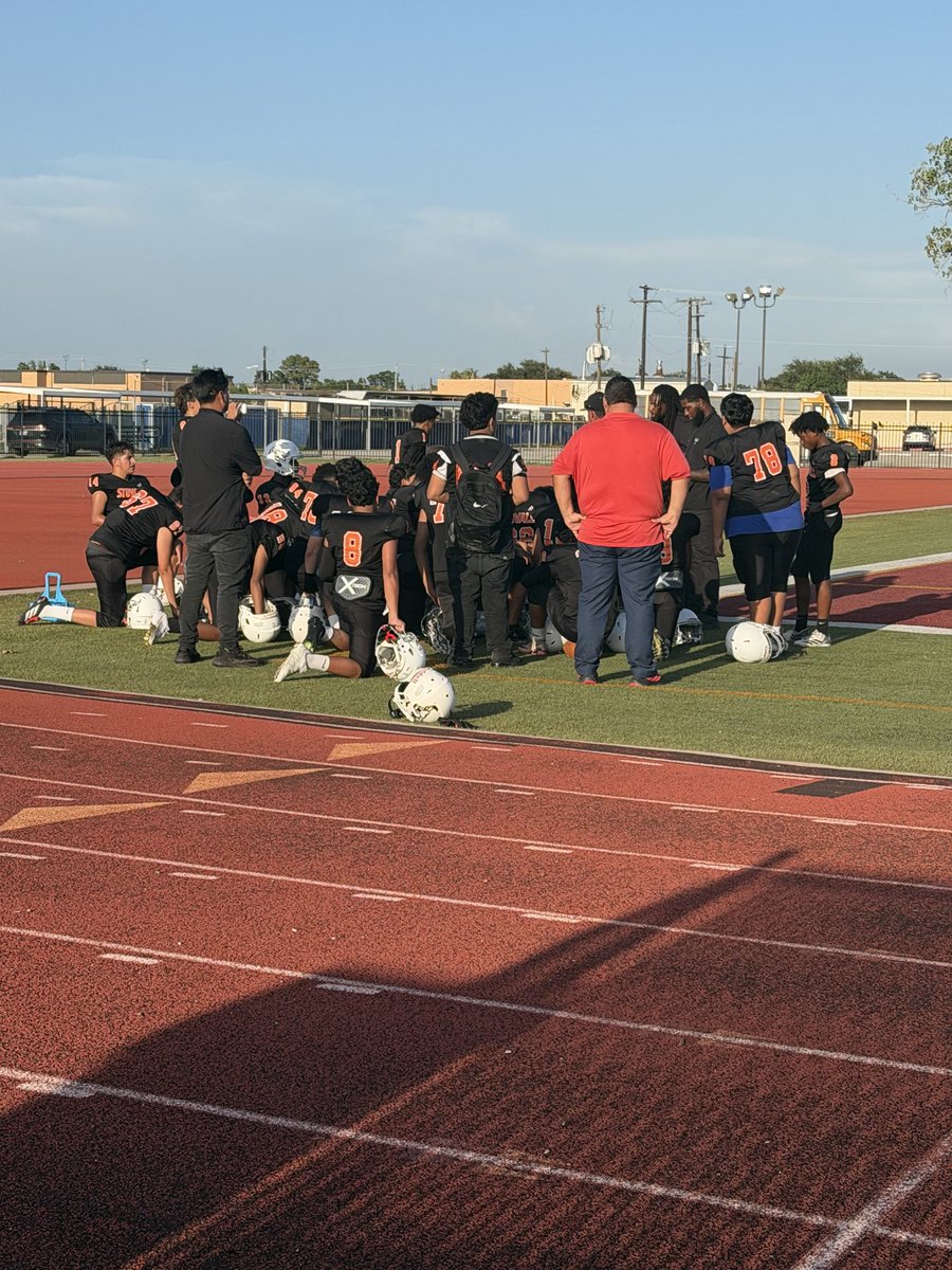 StovallMS_AISD's tweet photo. At the 8th grade Steer football game at Smith Stadium today against @MeadMS_AISD!
@DrWynneLaToya
@StovallSports #StovallFootball
#ChooseAldine @A_TeamAthletics https://t.co/0hkhCfcE9h