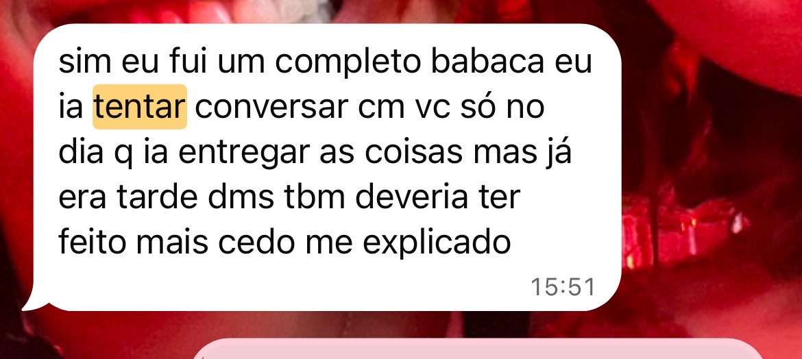 ninhasworld's tweet photo. aquele seu ex de quatro anos atras que reaparece do nada falando que nunca jogou nada seu fora e ainda te ama https://t.co/H0OBrNFCeb