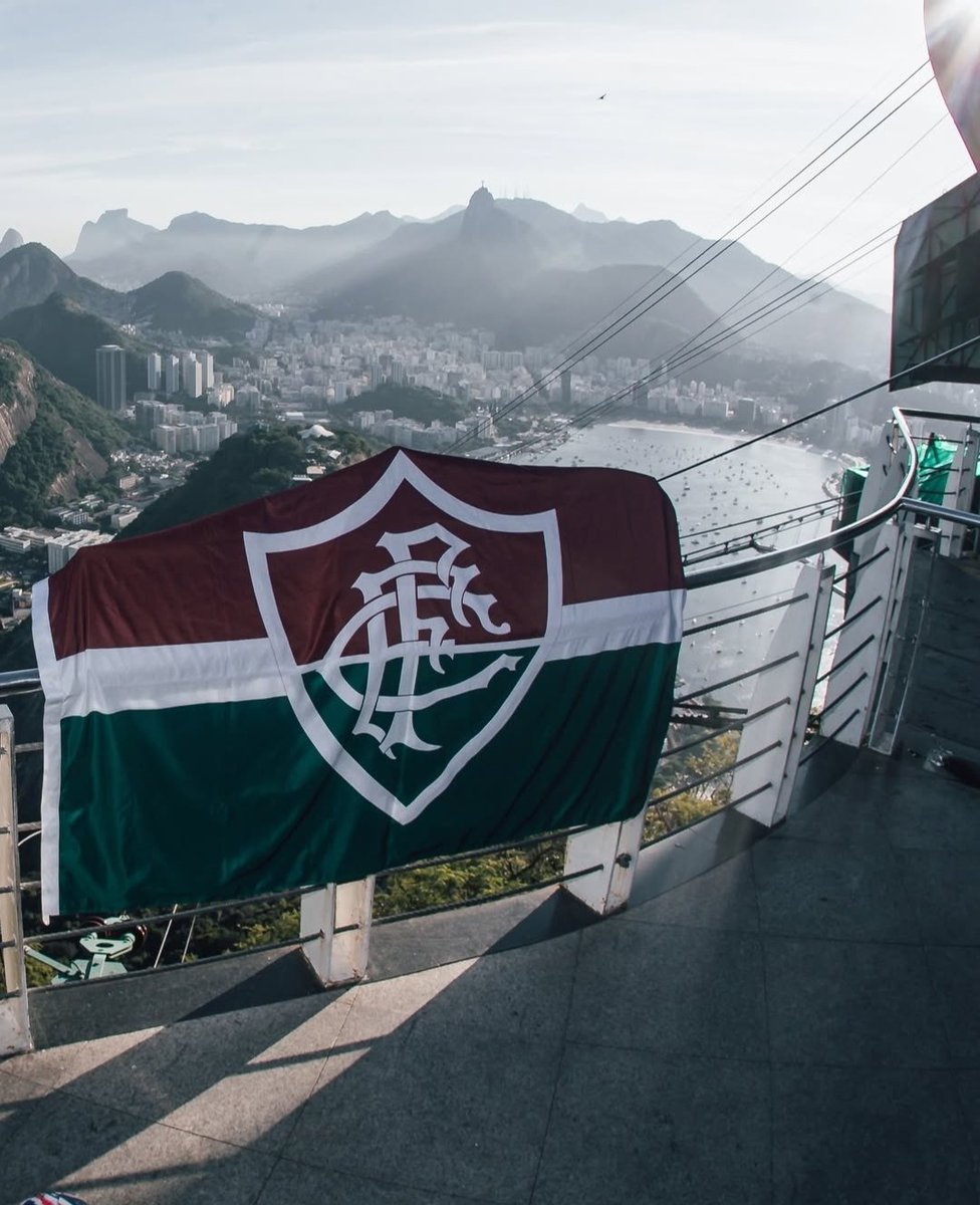 Noitedecopa's tweet photo. Campanha irregular? Futebol feio? Dando raiva ao torcedor? Pode ser...

Mas é INEGÁVEL a CAMISADA que o Fluminense está fazendo nesta Libertadores. Mesmo com tudo isso, o Tricolor está na SEMIFINAL!

Mais uma semifinal de Libertadores na história do Tricolor das Laranjeiras que aos poucos estão chegando no seu objetivo! 👏🇭🇺