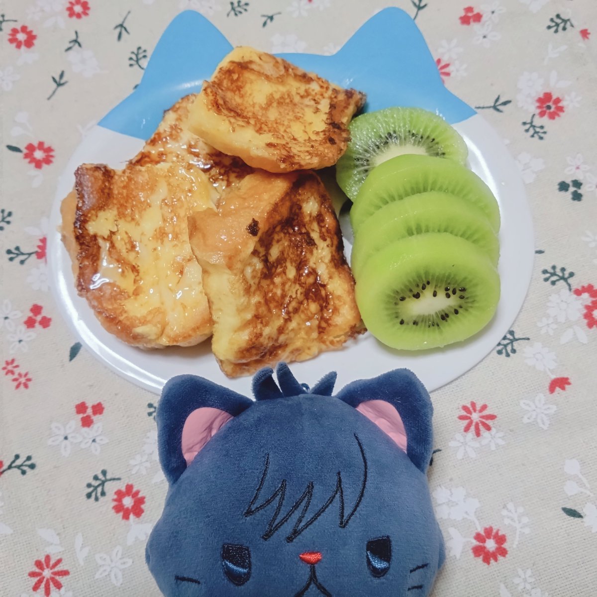 RuiRyeeeee's tweet photo. 兄🐈‍⬛「あさごはんは ふれふれとーすとです😼✨」 https://t.co/1SSNEek2nW