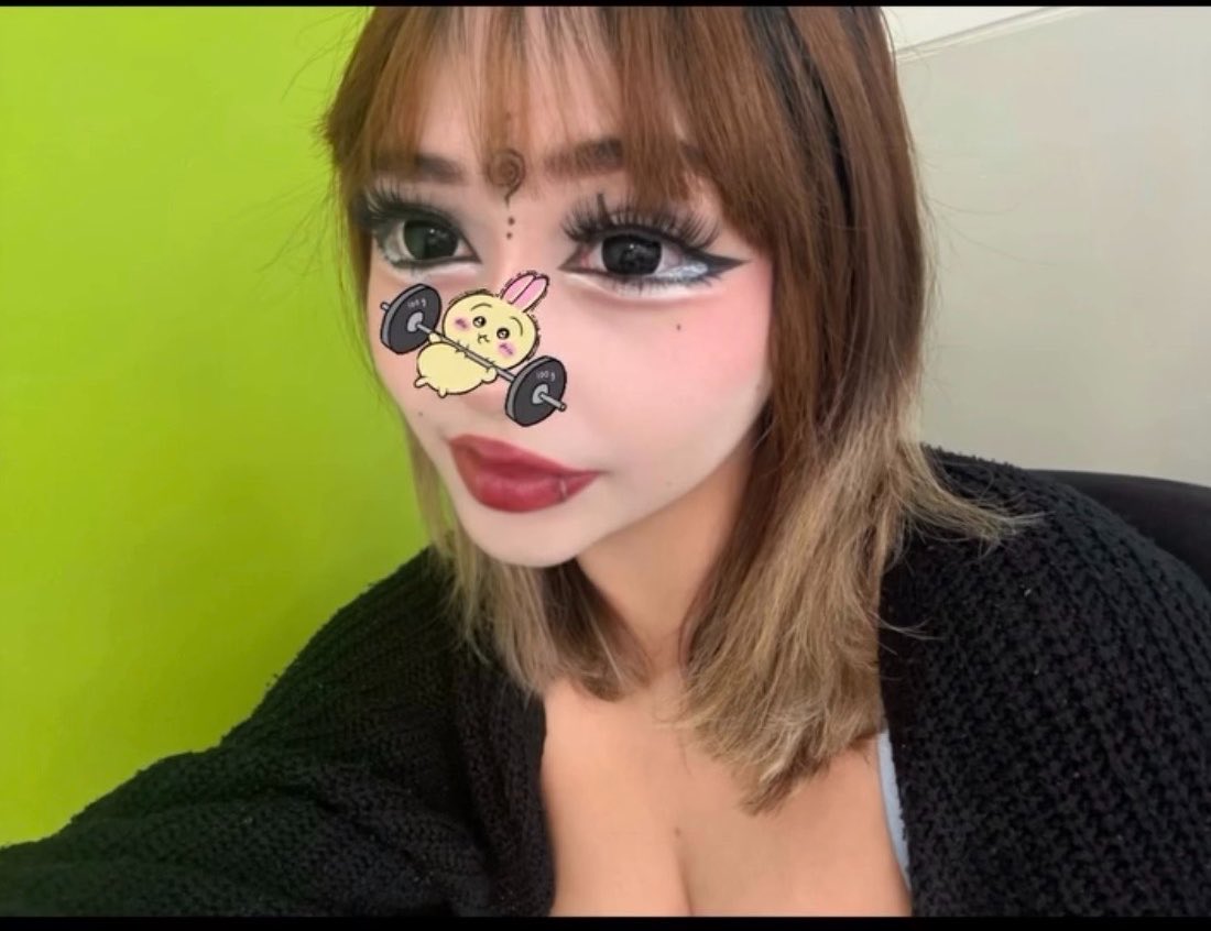 krvyv_'s tweet photo. hoy también me sentí linda, la verdad si me doy https://t.co/NN7e3xXOgD