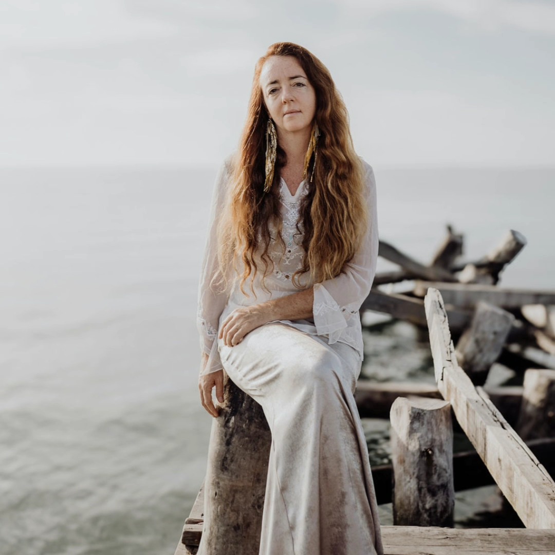 TerenceGenter's tweet photo. Welcome, new faces. I’m Louise, or Lou. Originally from London, I’ve spent 23 years transforming through healing, sacred spaceholding, Reiki, shamanic practice, and quantum coaching. My life is in service to humanity. Our joy is in service. We are https://t.co/7c4rvGAeU0