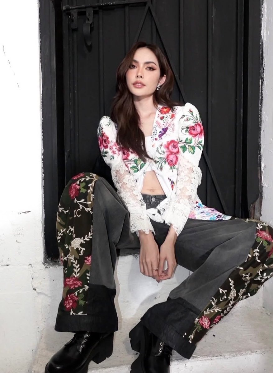 SariGongora1's tweet photo. Char me inspiras mucho, gracias a ti supere momentos difíciles en mi vida, desde que te sigo supe que eres una increíble y maravillosa persona, no importa lo que suceda en el futuro siempre te apoyaremos

#LatamLovesCharlotte
#ชาล็อตออสติน #CharlotteAustin
@itscharlotty https://t.co/0tDiIwMGTF