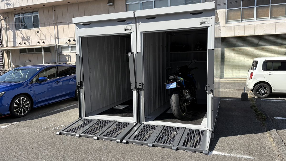 kurebayside's tweet photo. お陰様で、呉海岸バイクガレージは
1棟ご契約頂けました。

残り1棟となっております。

ハーレーなどの全長のある大型バイクも入庫可能となっております。

現地にご自身の���ートバイを持ち込んで確認できます。
お問合せ下さい！ https://t.co/JN52d63evA