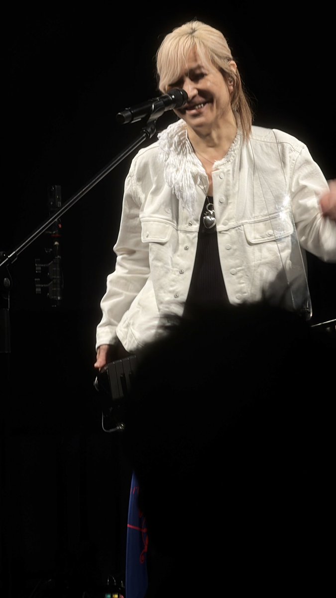 tm1987226's tweet photo. 「さっきそこのお席ですごい何百mmって(カメラ)すごい接写されました😆
そういう時はちゃんとレタッチお願いしますね😄」

✨🧚‍♂️✨

#小室哲哉
#TetsuyaKomuroSTUDIO 
#TetsuyaKomuro https://t.co/kaicdDIdR5