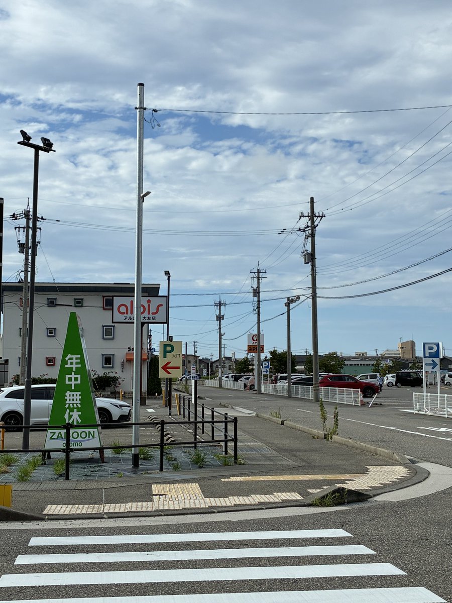 gennok's tweet photo. 地域を巡り、住民の皆様の安全への関心が高いことを実感します。公民館関係者の方々からのご要望で街灯設置に尽力させていただき設置に至りました。
見守り活動の強化や、街灯の整備を進めることで、安全な環境づくりを進めてまいります。
#金沢市#地域安全 #交通安全 https://t.co/HUOrv6FSfQ