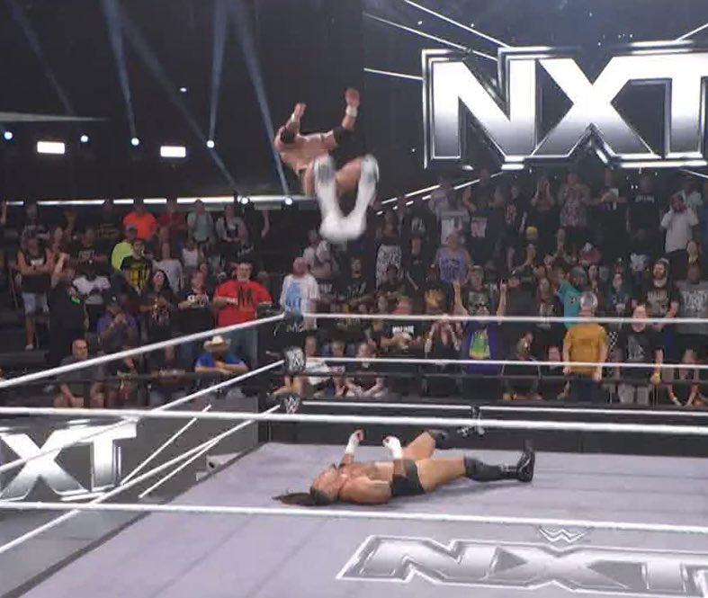 FadeAwayMedia's tweet photo. DVD AND SEAN LEGACY HAVE LEGIT BEEN FLYING AROUND THE RING FOR LIKE 10 STRAIGHT MINS 🔥

#WWENXT https://t.co/jqnLDLyNEt