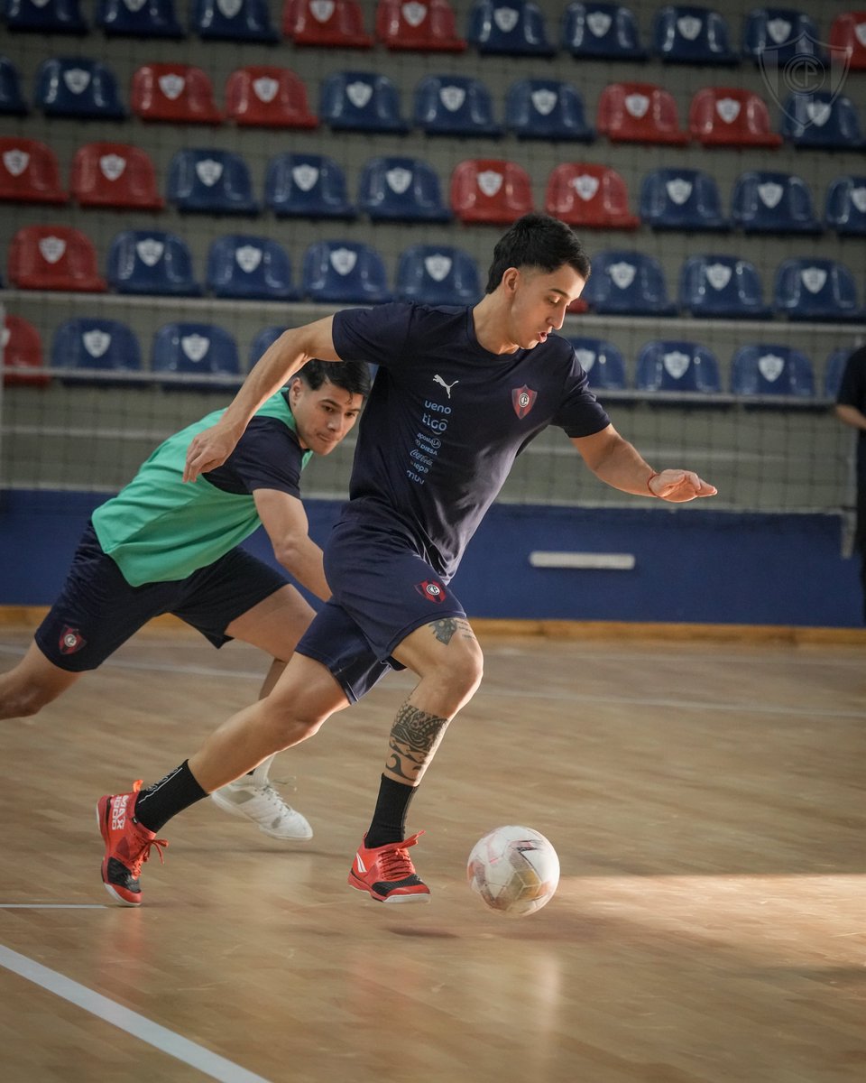 CerroFutsalFIFA's tweet photo. ¡Martes en el Barrio! 💪🏟️ https://t.co/PYpO4YuGkg
