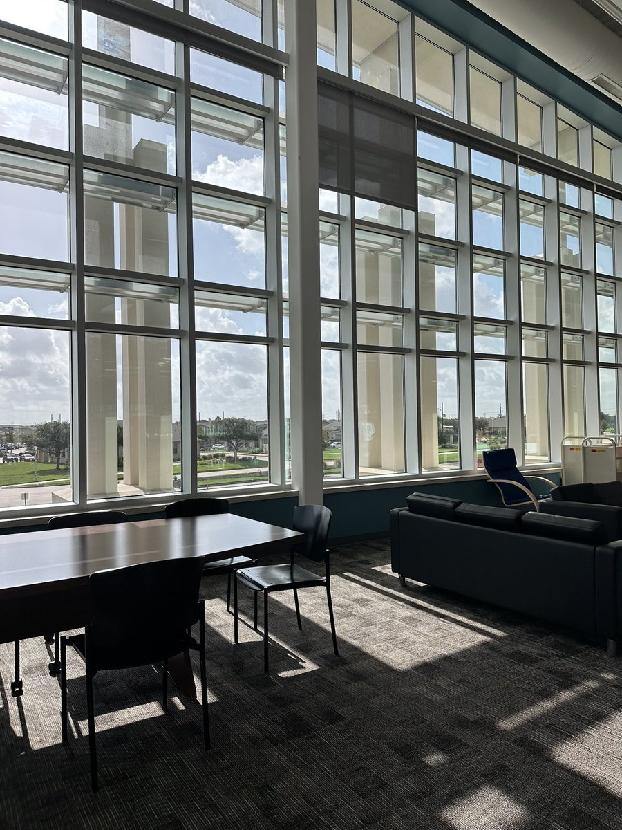 mrs_willerton's tweet photo. It was a beautiful day in the library! https://t.co/NxFkd2zqhJ